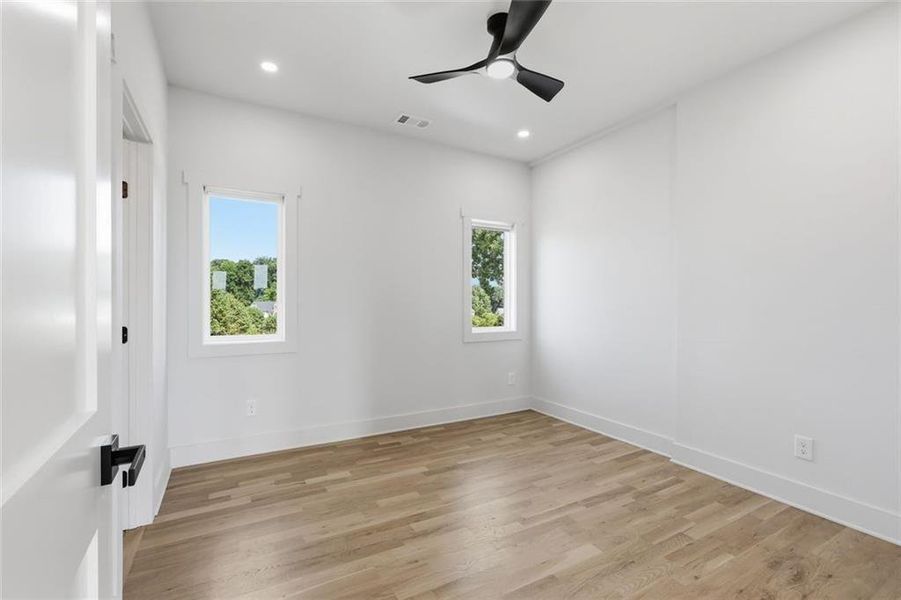 Spacious, unfurnished interior of a new home in , Clermont (Image 59).