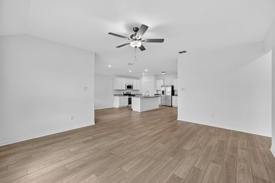 Spacious, unfurnished interior of a new home in River Ridge, Crandall (Image 17).