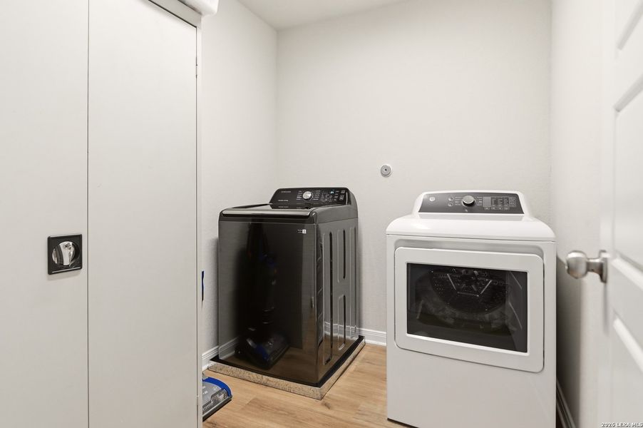 Close-up of interior finishes inside a home in Winding Brook, San Antonio (Image 20).