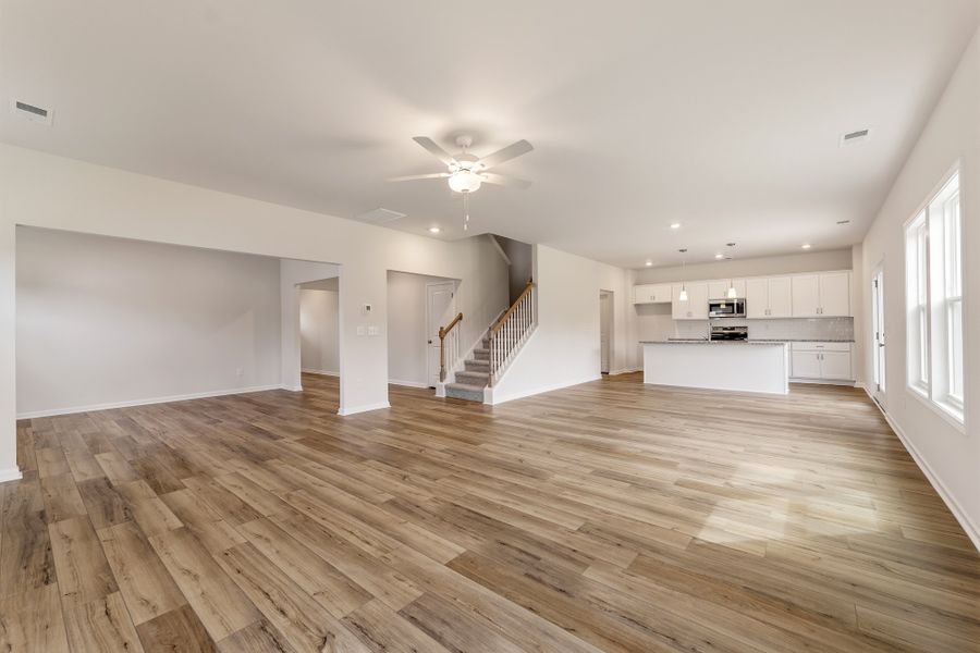 Spacious, unfurnished interior of a new home in Dove Hollow, Chesnee (Image 15).