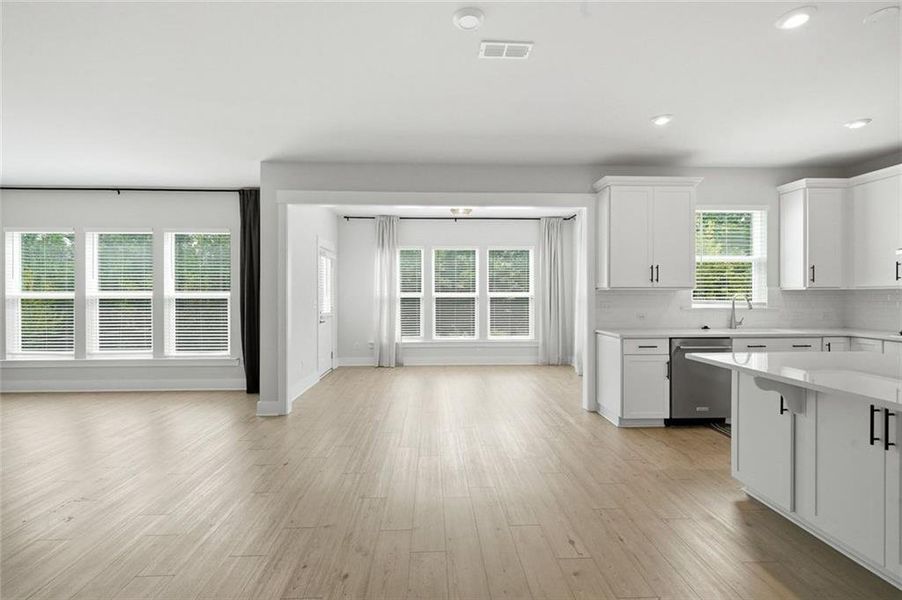 Spacious, unfurnished interior of a new home in Hunters Creek, Flowery Branch (Image 14).