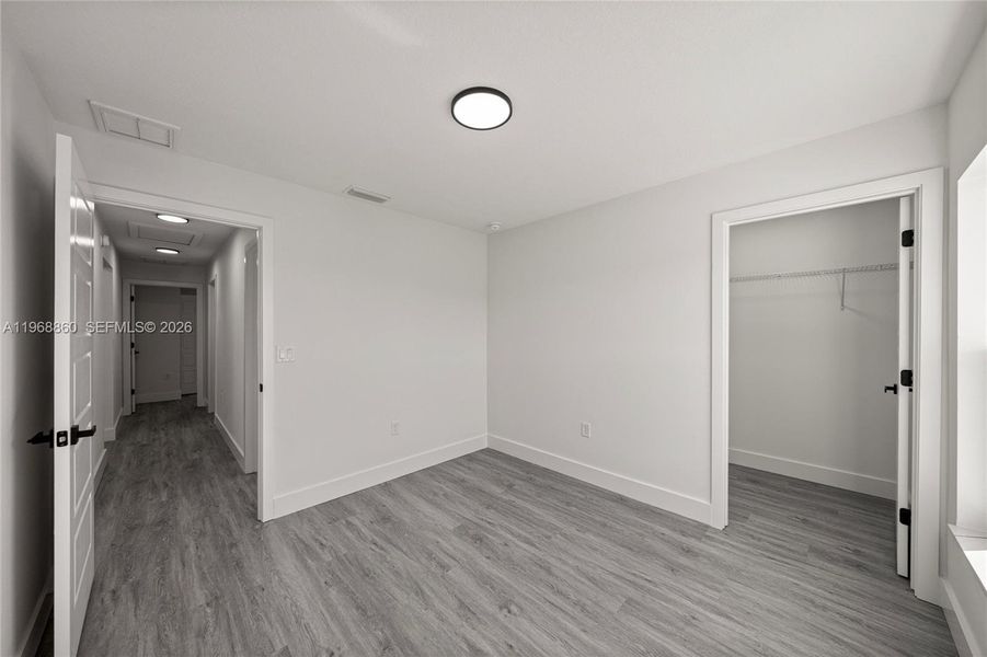 Spacious, unfurnished interior of a new home in , Ocala (Image 12).