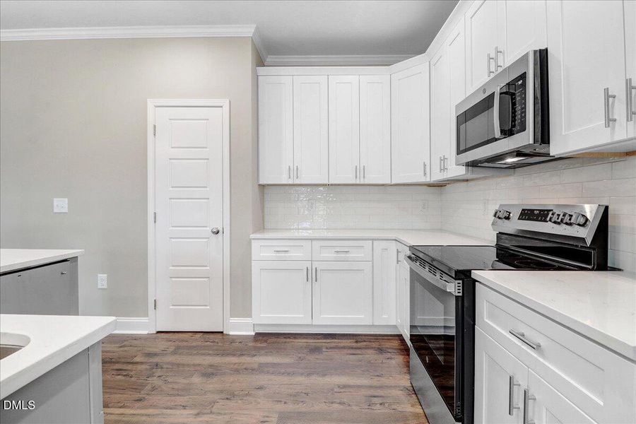 20-102 Chester Pl-19