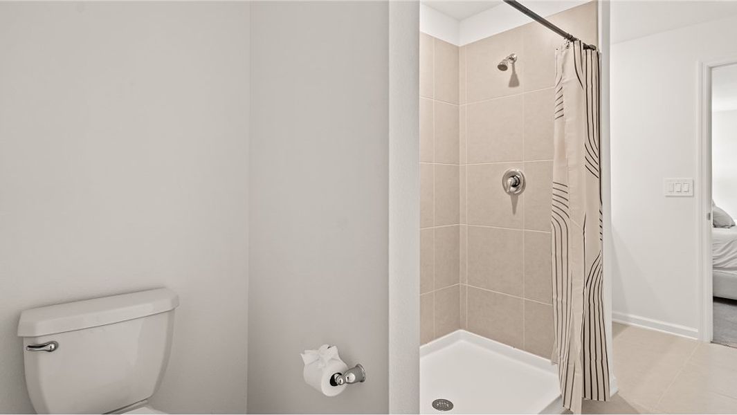 Florida CORE P003 Crest Owners Bath 2of2 F1 Base3 6 9 25