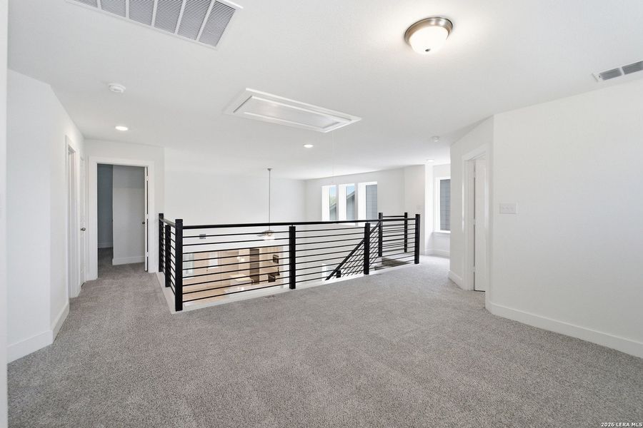 Spacious, unfurnished interior of a new home in Laurel Vistas, San Antonio (Image 26).