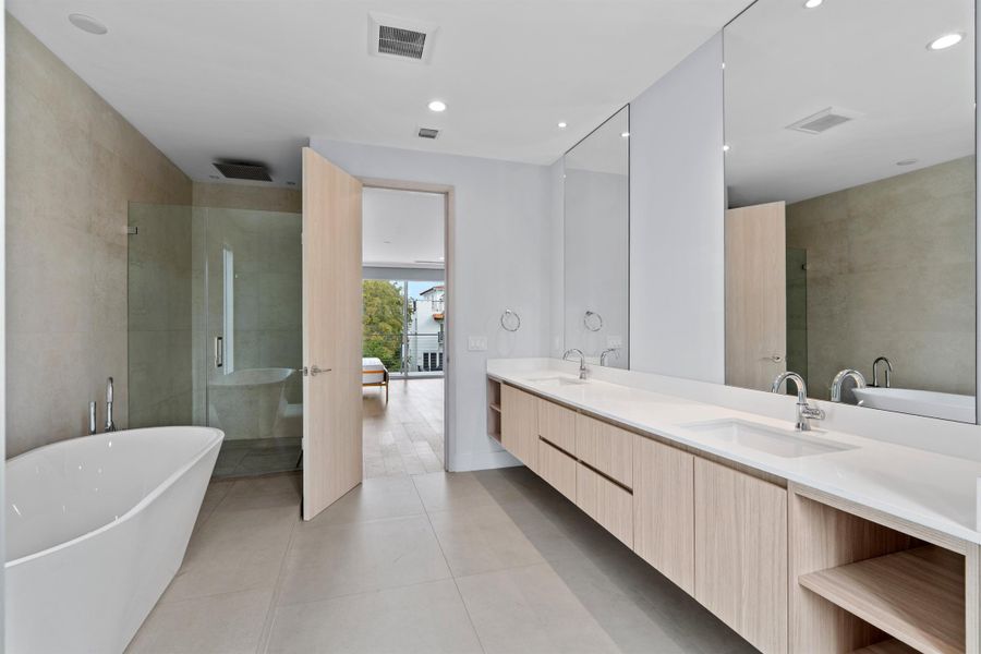 PRIMARY_BATHROOM_ANGLE_2_DT