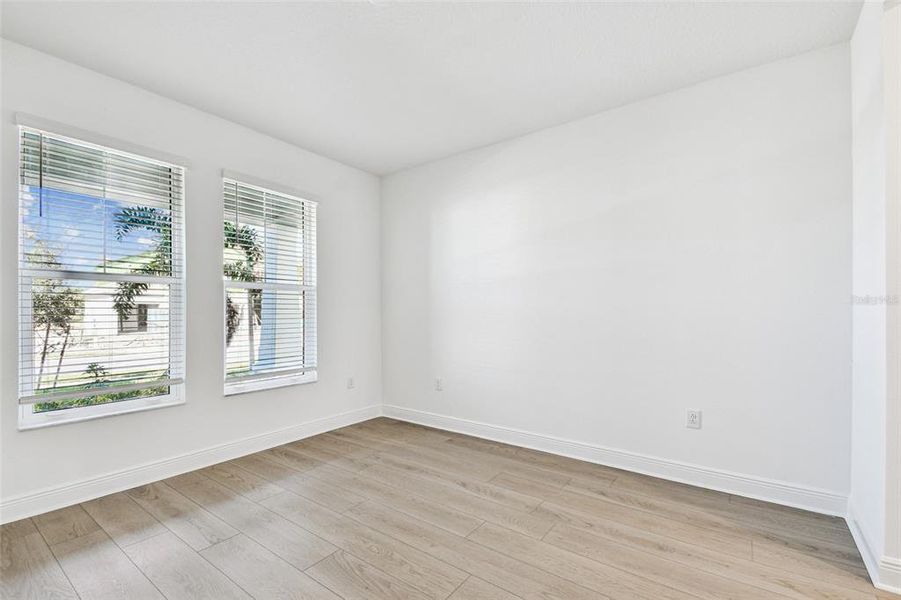 Spacious, unfurnished interior of a new home in Hawkstone, Sarasota (Image 28).