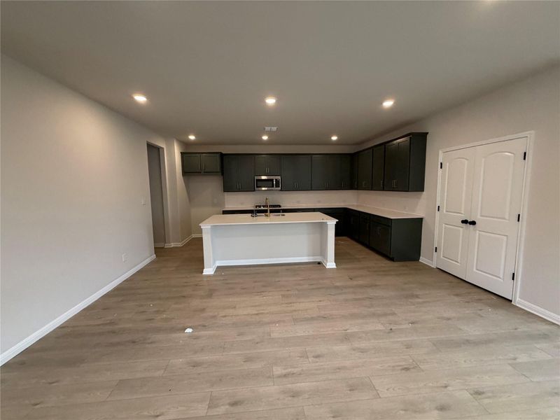 Spacious, unfurnished interior of a new home in Cannon Ranch 40s, Dripping Springs (Image 13).
