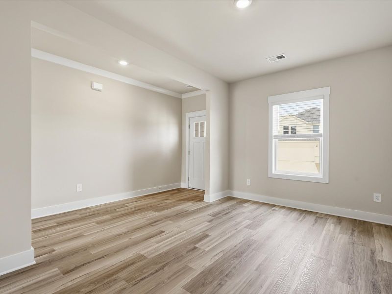 Spacious, unfurnished interior of a new home in Ashby Woods, Boiling Springs (Image 10).