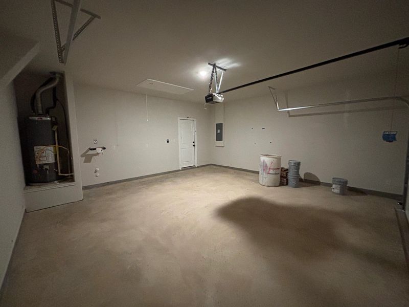 Spacious, unfurnished interior of a new home in Cannon Ranch 45s, Dripping Springs (Image 31).