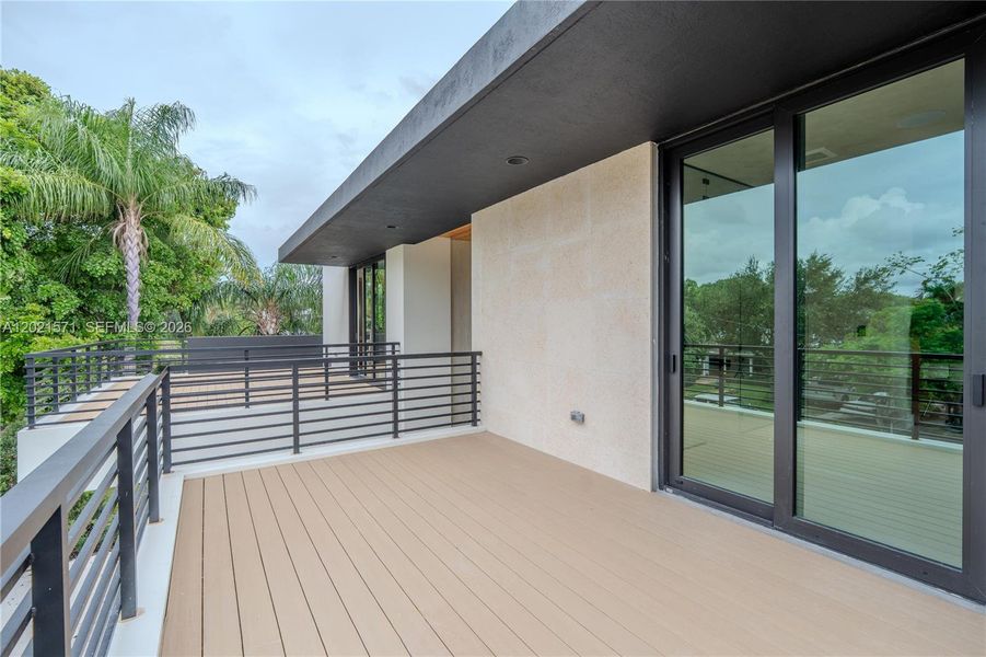 Exterior details and patio area of a home in , Fort Lauderdale (Image 34).