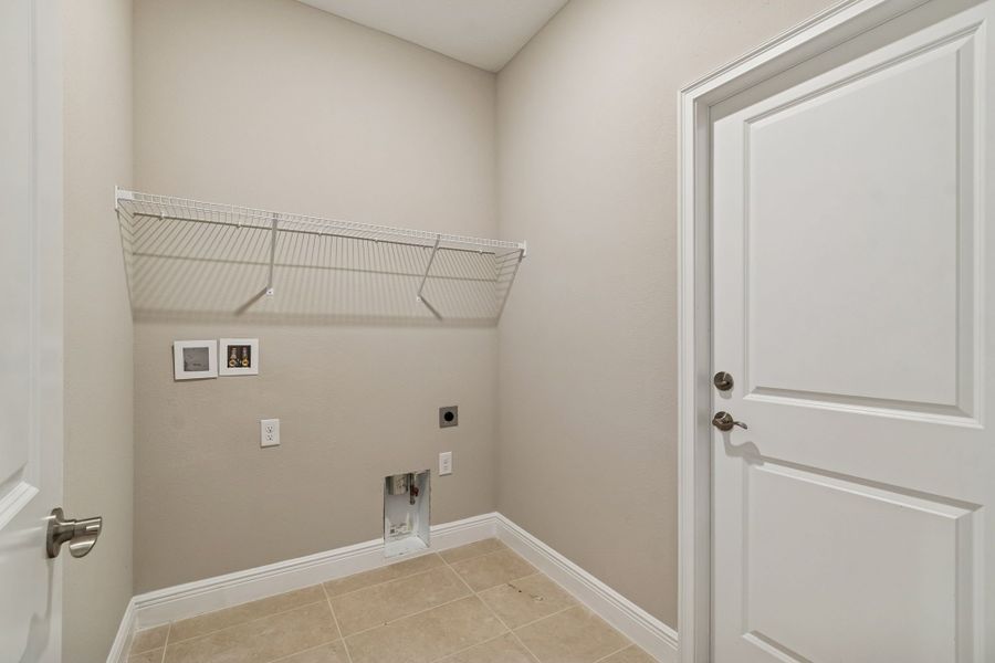 Spacious, unfurnished interior of a new home in Southern Hills Plantation, Brooksville (Image 23).