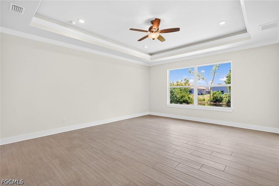 Spacious, unfurnished interior of a new home in Cape Coral, Cape Coral (Image 24).