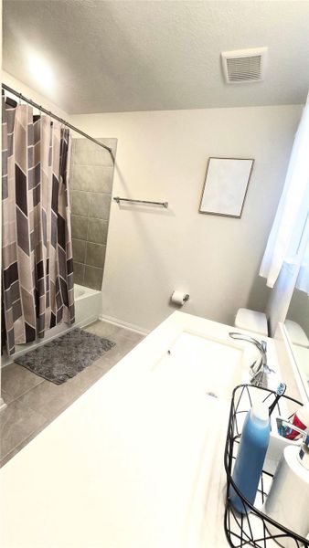 Second full bathroom diferent view