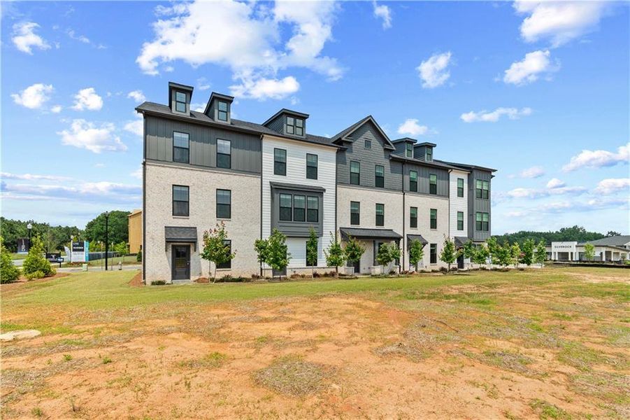 Condo located in McDonough, GA showcasing its design and architecture (Image 4).