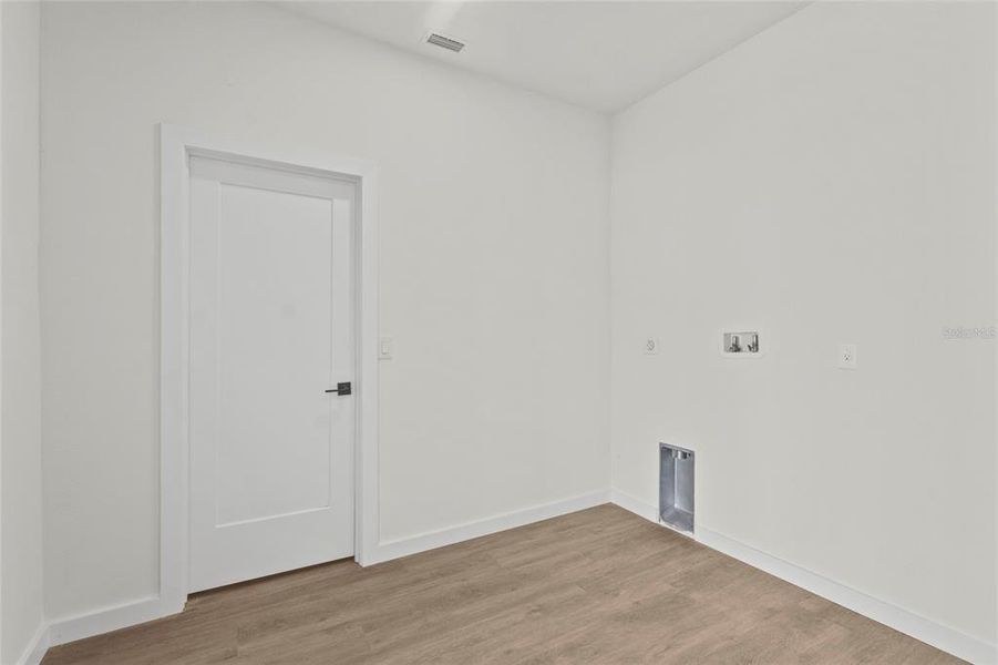 Spacious, unfurnished interior of a new home in , Punta Gorda (Image 18).