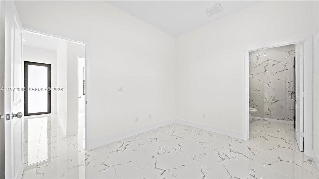 Spacious, unfurnished interior of a new home in , Lehigh Acres (Image 25).