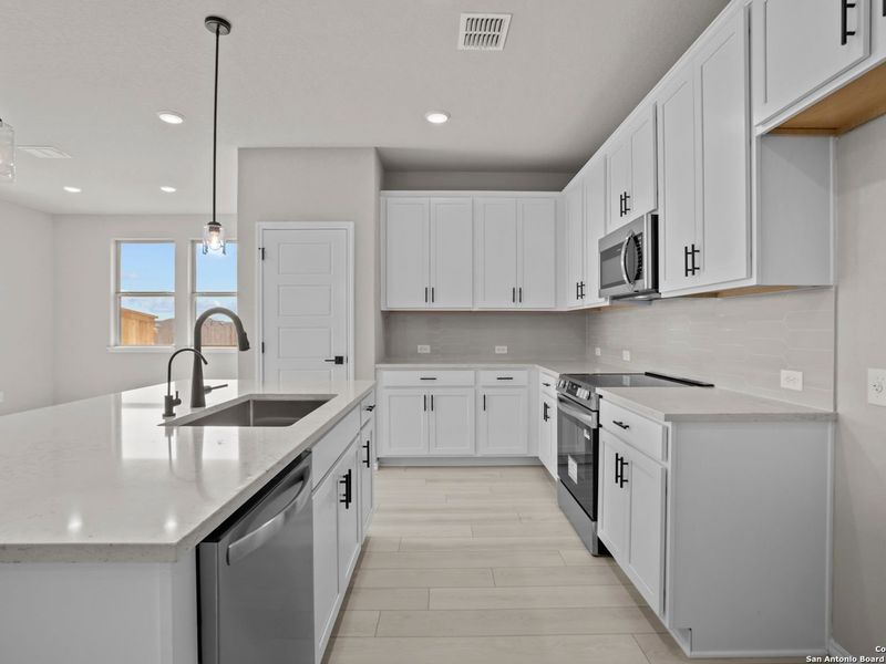 Furnished interior view inside a new home in Hannah Heights, Seguin (Image 6).