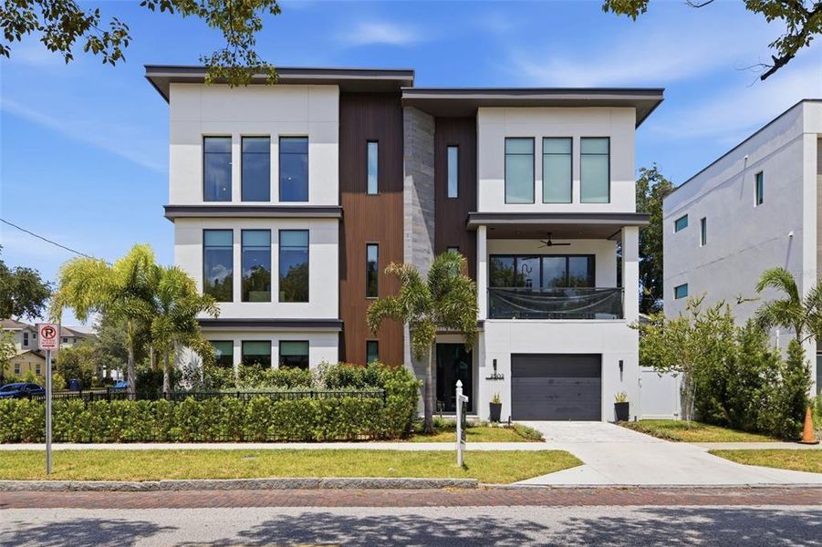 Front exterior of a new home in , Tampa, FL, highlighting curb appeal (Image 22).
