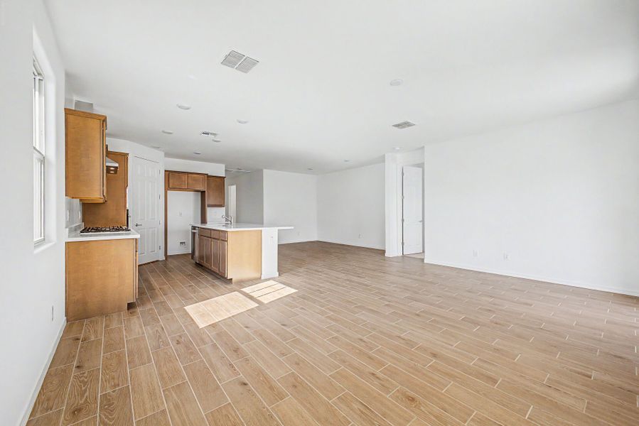 Spacious, unfurnished interior of a new home in Empire Pointe, Queen Creek (Image 7). Spacious, unfurnished interior of a new home in Empire Pointe, Queen Creek (Image 7).