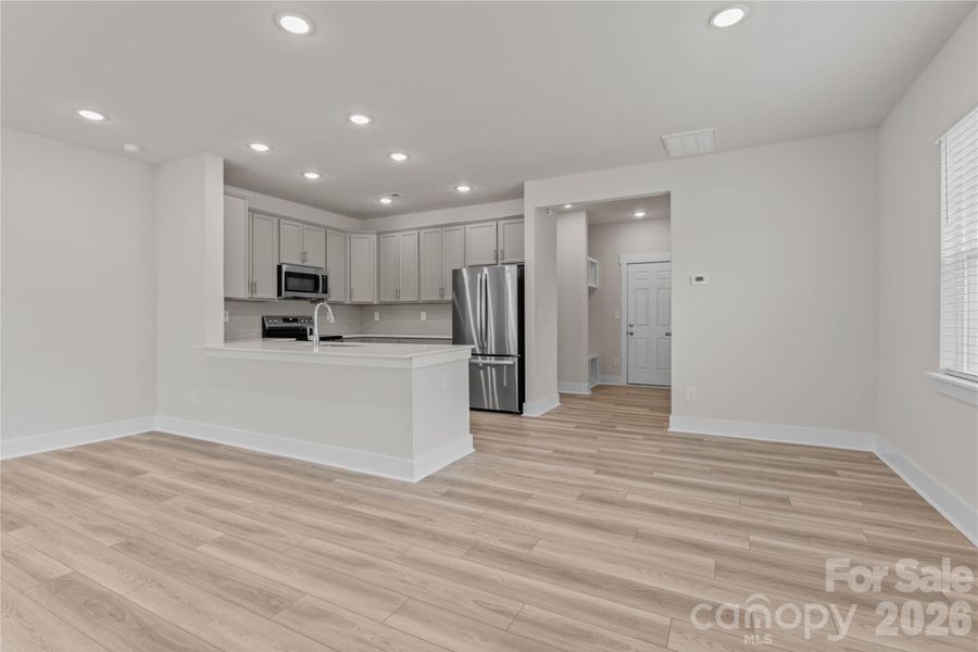 Spacious, unfurnished interior of a new home in Sierra Ridge, Gastonia (Image 12).