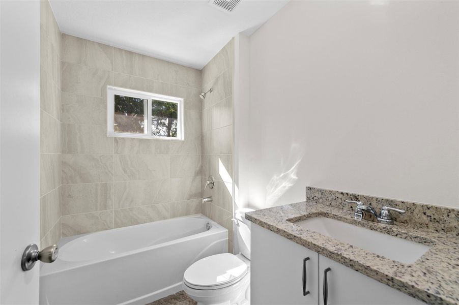 Furnished interior view inside a new home in , Fort Pierce (Image 5).