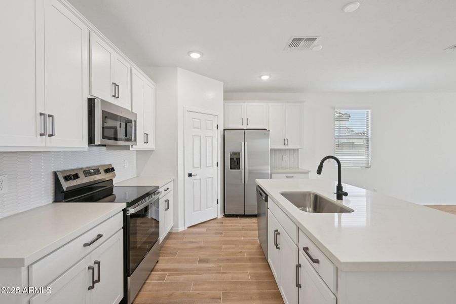 11-web-or-mls-W Bowker St-S2607-011