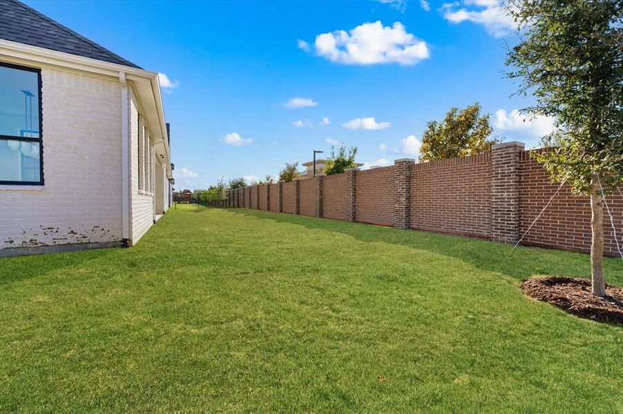 Exterior details and patio area of a home in Montclair, Prosper (Image 3).