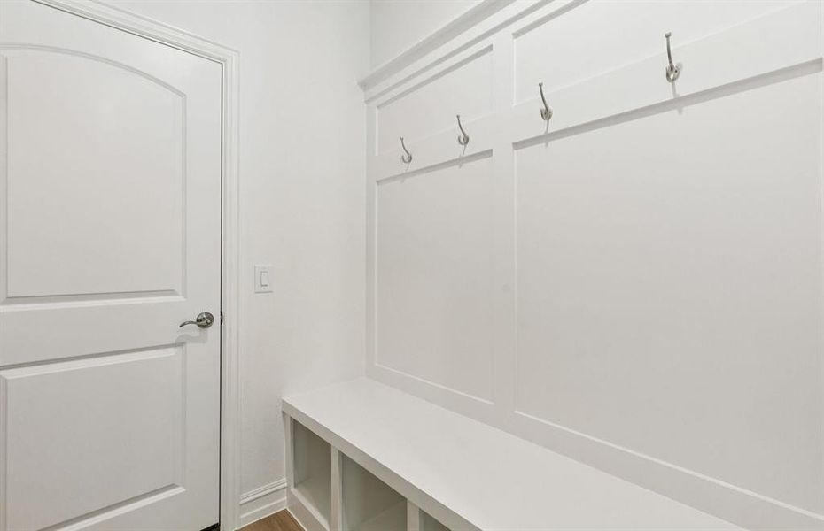 Mud bench off everyday entry Mud bench off everyday entry