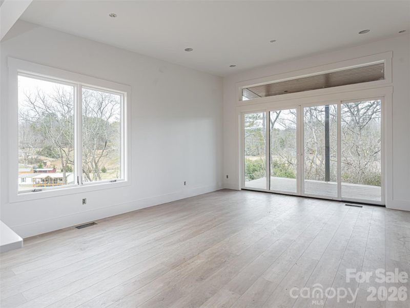 Spacious, unfurnished interior of a new home in , Fairview (Image 9).