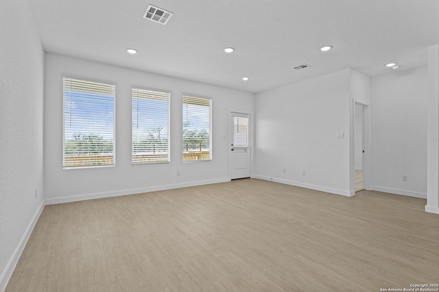 Spacious, unfurnished interior of a new home in Hidden Trails: Coastline Collection, Bulverde (Image 20).