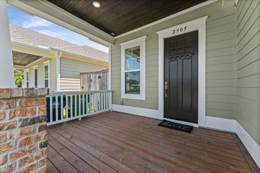 Exterior details and patio area of a home in , Pearland (Image 18).