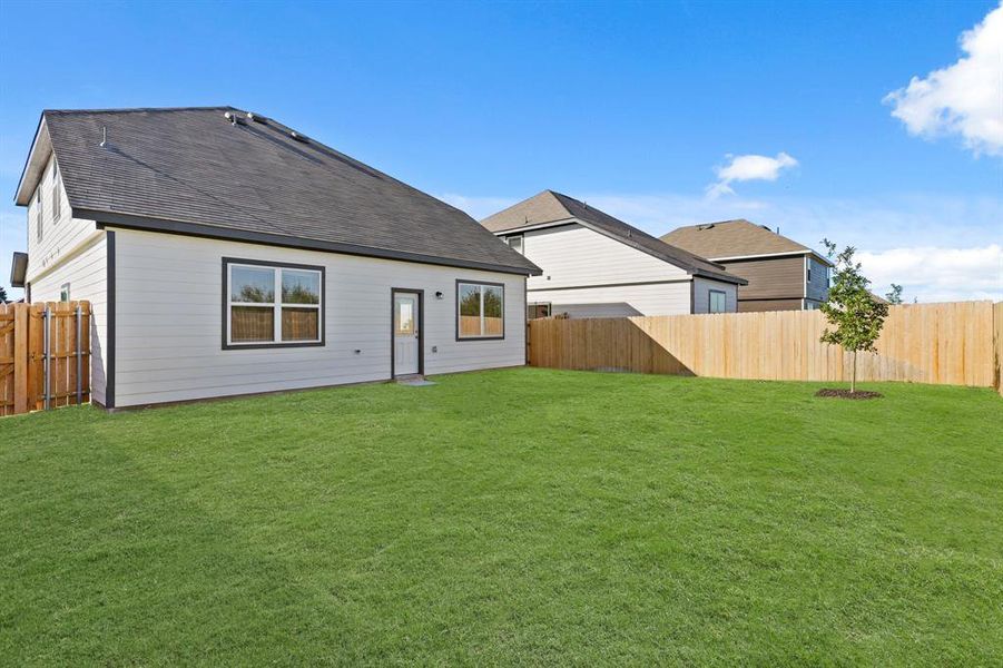 Exterior details and patio area of a home in Sycamore Landing, Fort Worth (Image 2). Exterior details and patio area of a home in Sycamore Landing, Fort Worth (Image 2).