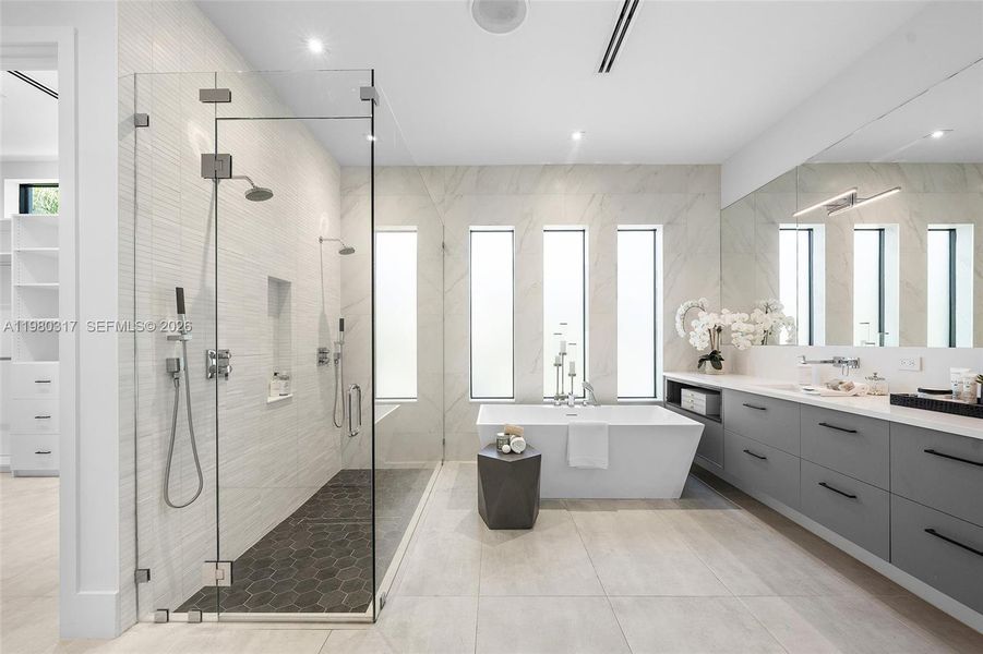 Furnished interior view inside a new home in , Fort Lauderdale (Image 8).