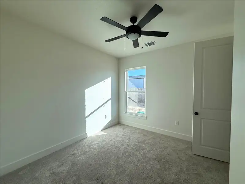 Spacious, unfurnished interior of a new home in , Salado (Image 11).