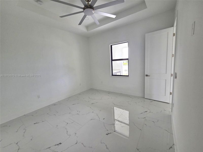 Spacious, unfurnished interior of a new home in , Cape Coral (Image 12).