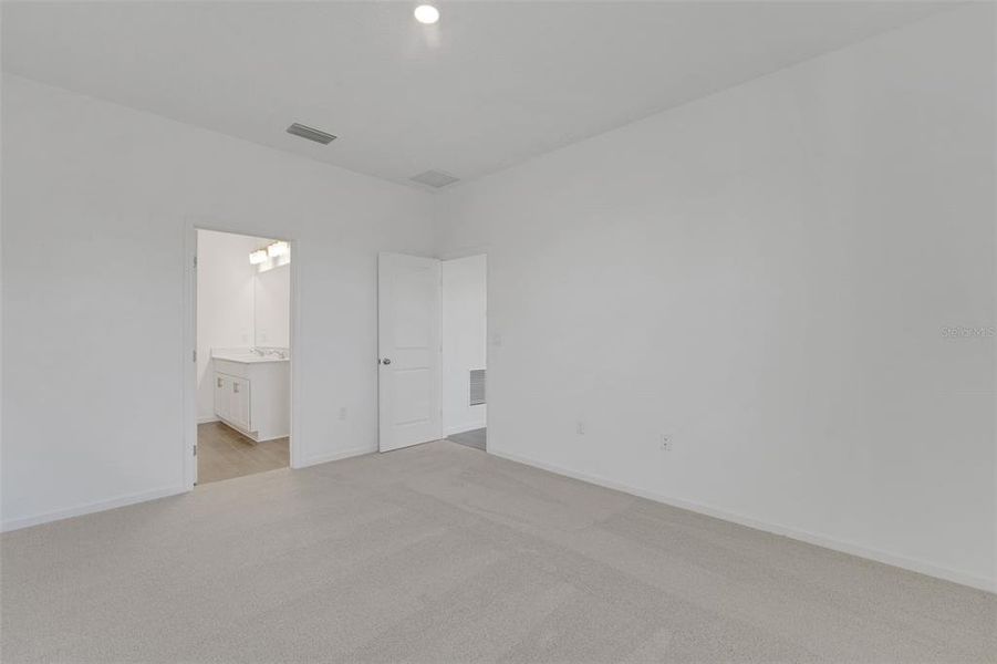 Spacious, unfurnished interior of a new home in Willowbrook North, Winter Haven (Image 10). Spacious, unfurnished interior of a new home in Willowbrook North, Winter Haven (Image 10).