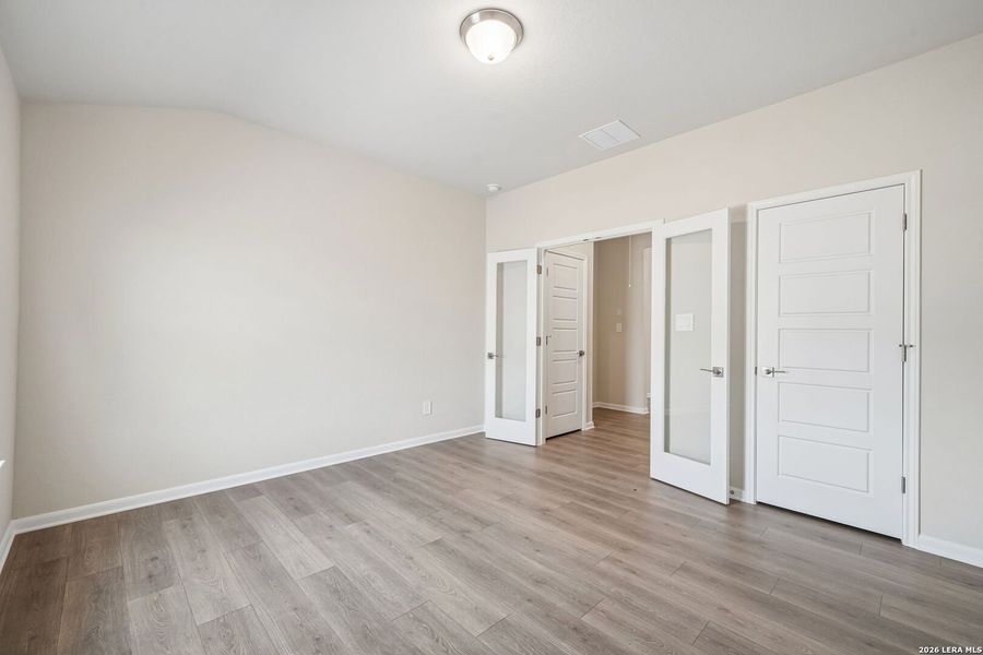 Spacious, unfurnished interior of a new home in Arcadia Ridge - Classic Series, San Antonio (Image 23).