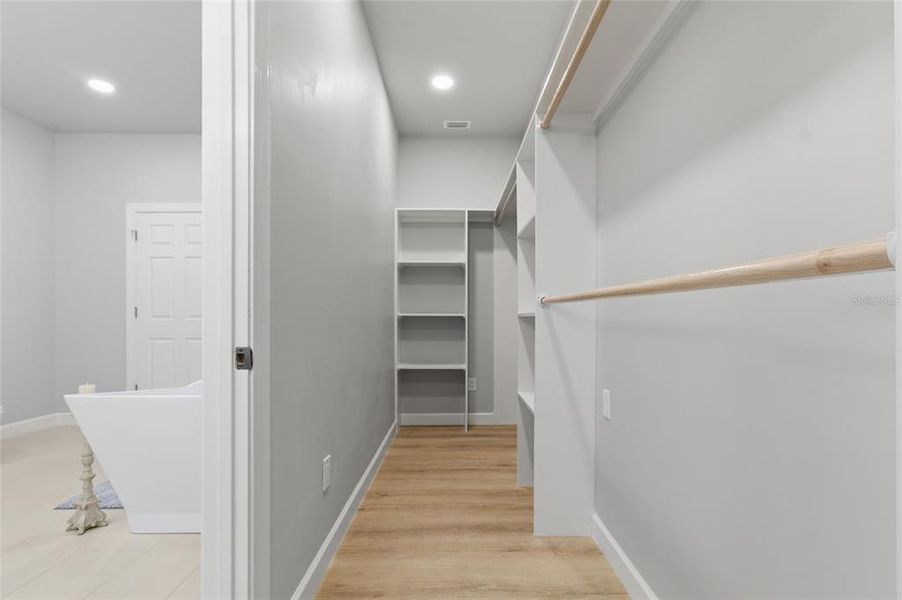 Spacious, unfurnished interior of a new home in , St. Petersburg (Image 39).