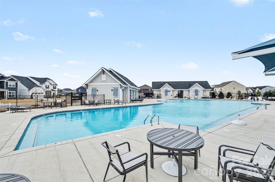 Community amenities in , Charlotte (Image 39).