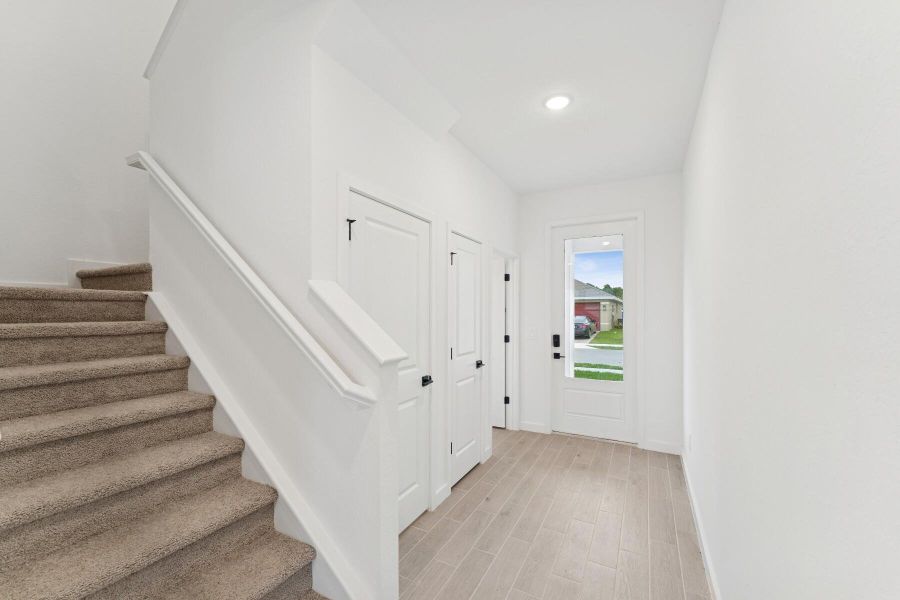 Spacious, unfurnished interior of a new home in , Fort Pierce (Image 34).