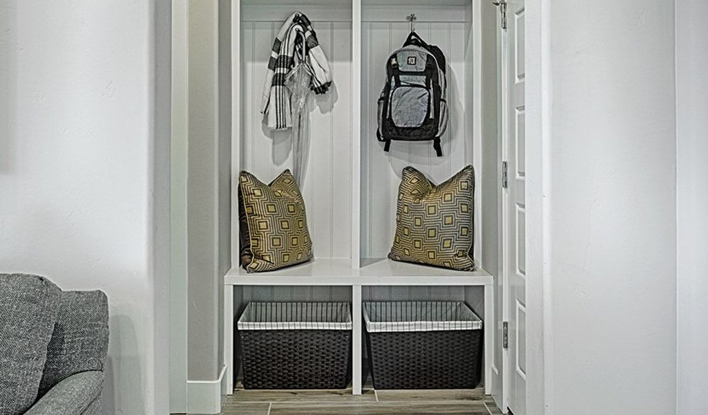 Bedford-722-UT Mudroom