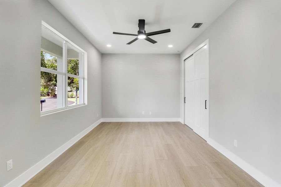 Spacious, unfurnished interior of a new home in , Jensen Beach (Image 45).