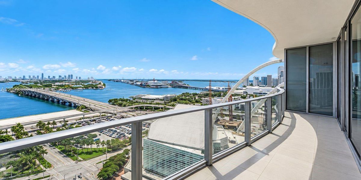 Condo located in Miami, FL showcasing its design and architecture (Image 3).
