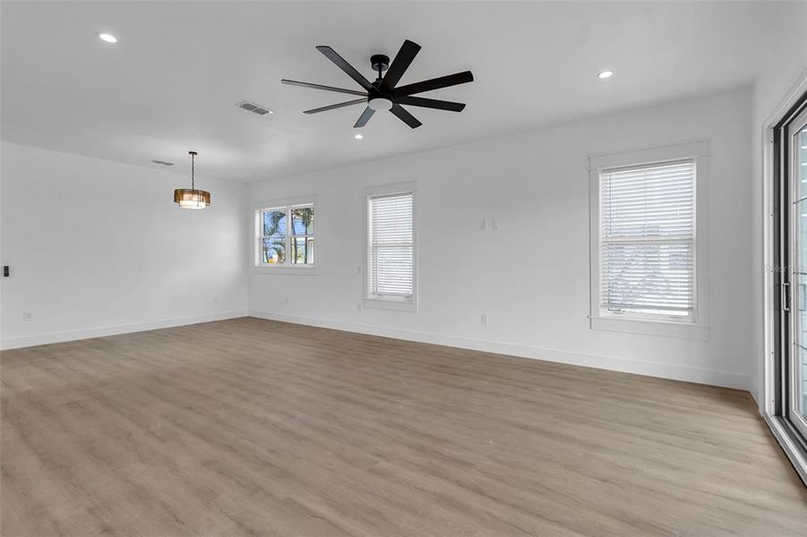 Spacious, unfurnished interior of a new home in , Bradenton Beach (Image 34).