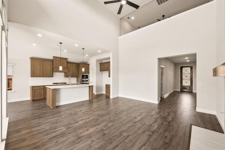 Spacious, unfurnished interior of a new home in Hulen Trails Classic 50, Fort Worth (Image 21). Spacious, unfurnished interior of a new home in Hulen Trails Classic 50, Fort Worth (Image 21).