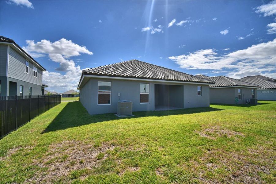 Exterior details and patio area of a home in Lake Juliana Estates, Auburndale (Image 4).