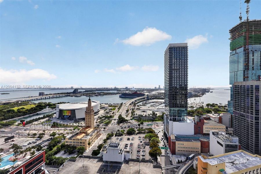 Condo located in Miami, FL showcasing its design and architecture (Image 4).