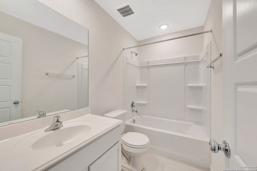 Furnished interior view inside a new home in Greenspoint Heights, Seguin (Image 8). Furnished interior view inside a new home in Greenspoint Heights, Seguin (Image 8).