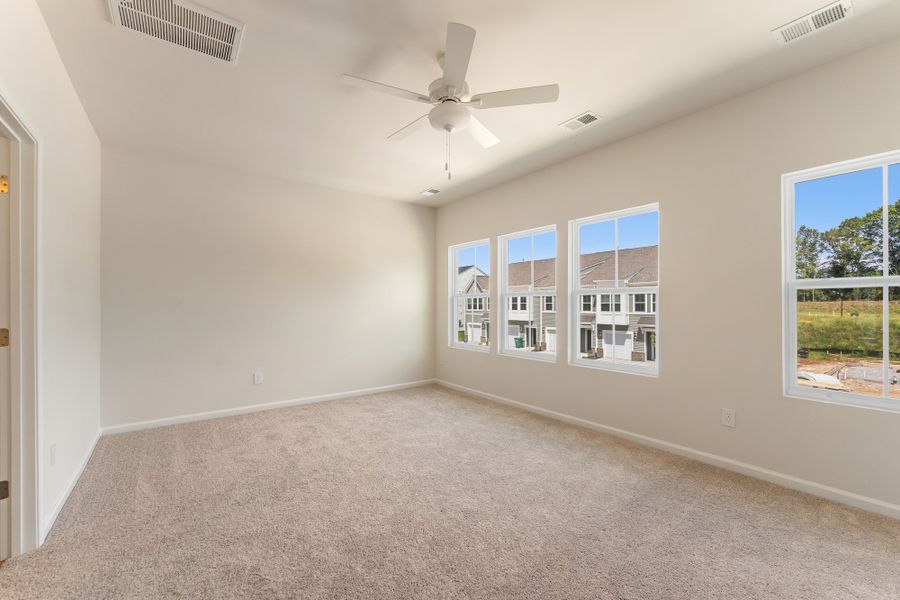 Spacious, unfurnished interior of a new home in Edwards Station, Taylors (Image 19).